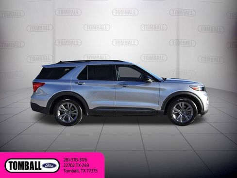 Certified 2022 Ford Explorer XLT w/ Equipment Group 202A image 8