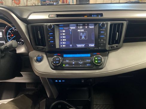 Certified 2017 Toyota RAV4 XLE AWD/4WD image 18