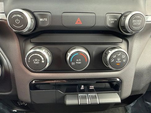Used 2020 RAM 1500 Big Horn AWD/4WD image 36