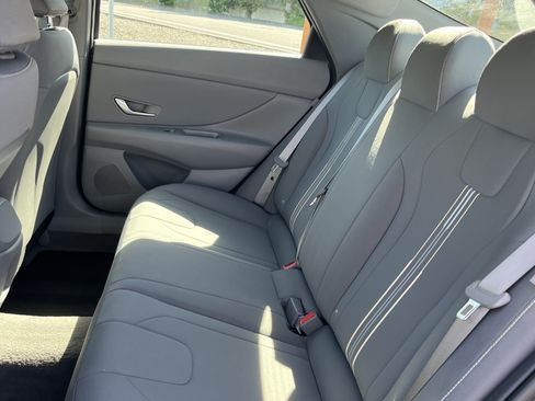Certified 2025 Hyundai Elantra Hybrid FWD image 14