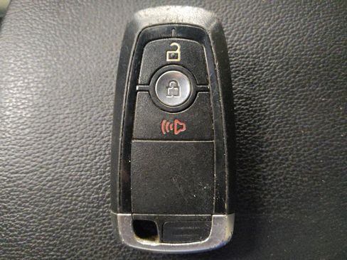 Used 2018 Ford Explorer XLT image 32