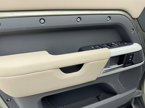 Used 2022 Land Rover Defender 110 SE image 39