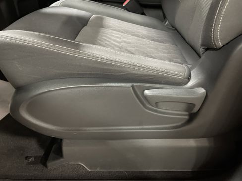 Used 2024 Nissan Titan SV image 13