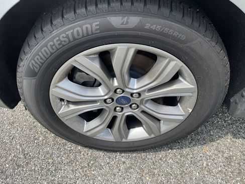 Used 2022 Ford Edge Titanium AWD/4WD image 5