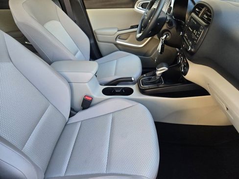 Certified 2025 Kia Soul LX image 13