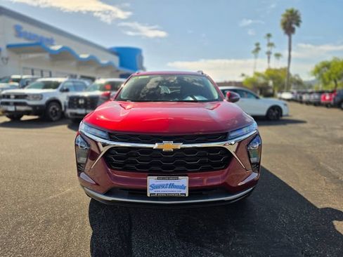 Used 2025 Chevrolet Trax LT FWD image 5