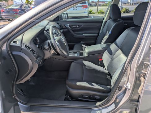 Used 2017 Nissan Altima 2.5 SR w/ Midnight Edition Package FWD image 17