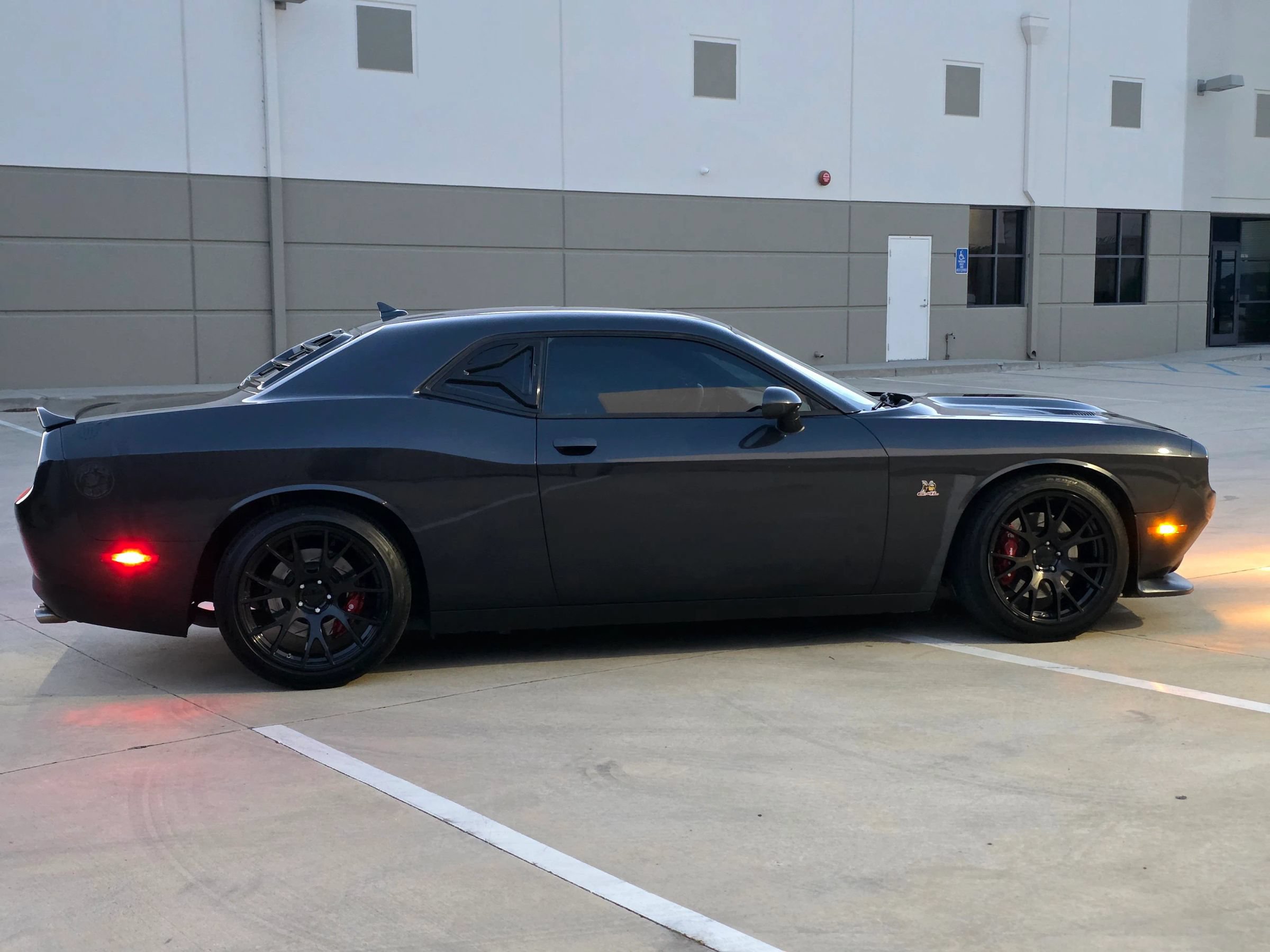 Used 2016 Dodge Challenger R/T Scat Pack w/ Leather Interior Group RWD image 4