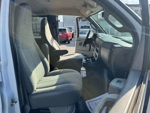 Used 2020 Chevrolet Express 3500 LS image 34