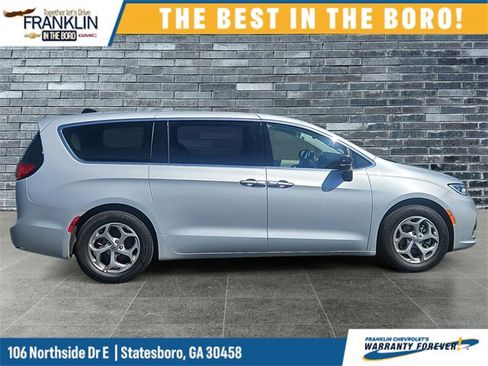 Used 2024 Chrysler Pacifica Limited image 6