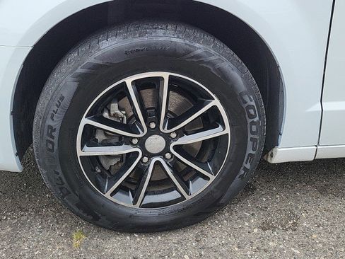 Used 2019 Dodge Grand Caravan GT image 37