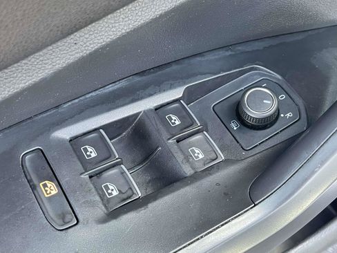 Used 2024 Volkswagen Jetta SE FWD image 16