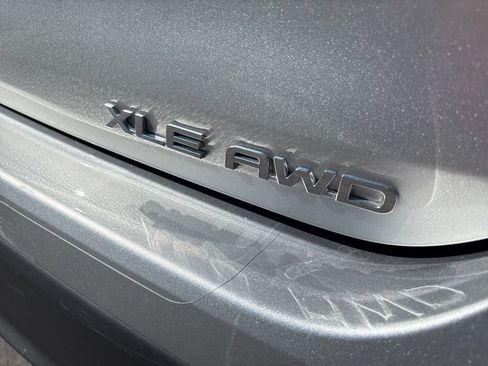 Used 2023 Toyota Highlander XLE AWD/4WD image 16