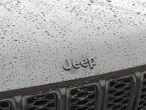 Certified 2024 Jeep Grand Cherokee Limited w/ Black Appearance Package image 12