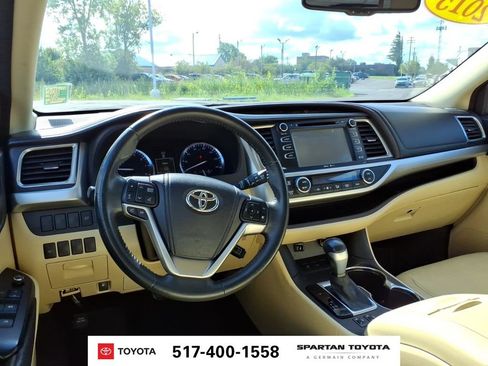 Used 2015 Toyota Highlander XLE FWD image 13