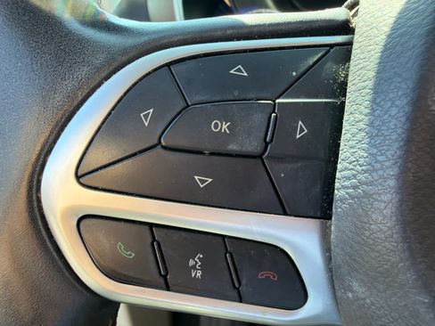 Used 2018 Chrysler Pacifica Touring-L Plus w/ Advanced Safetytec Group FWD image 20