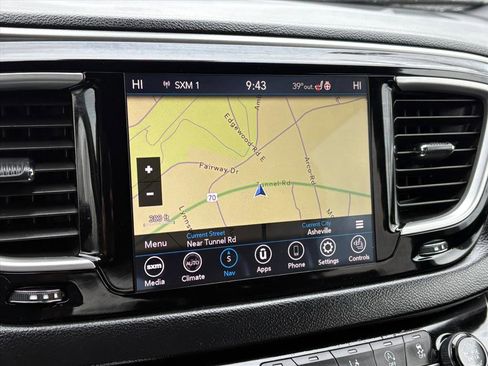 Used 2020 Chrysler Pacifica Touring-L w/ Advanced Safetytec Group image 8