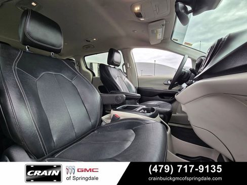 Used 2022 Chrysler Pacifica Touring-L FWD image 29
