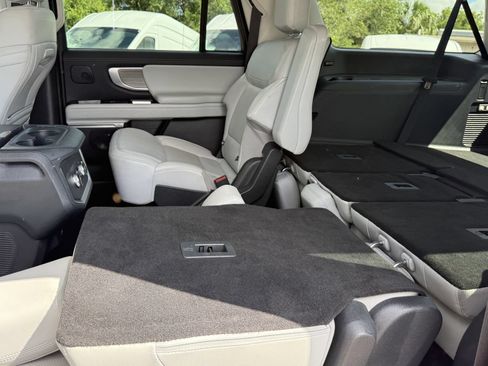 Certified 2025 Ford Expedition Max Platinum w/ Driver's Package AWD/4WD image 20