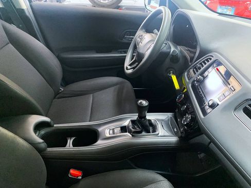Used 2017 Honda HR-V LX image 8