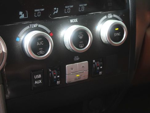 Used 2016 Toyota Sequoia Platinum RWD image 11