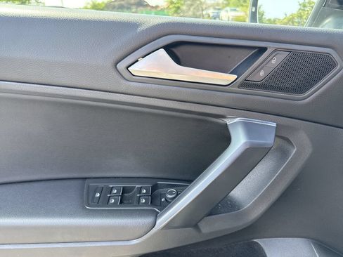 Used 2021 Volkswagen Tiguan SE w/ Panoramic Sunroof Package AWD/4WD image 15