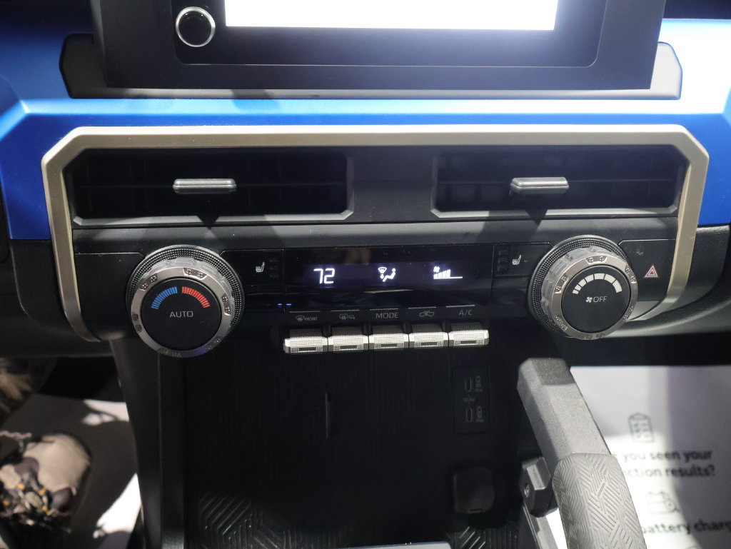 Used 2025 Toyota Tacoma TRD Sport AWD/4WD image 29