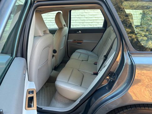 Used 2010 Volvo V50 2.4i image 25