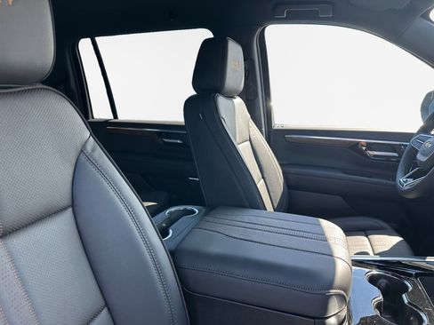 New 2025 Chevrolet Suburban High Country AWD/4WD image 26