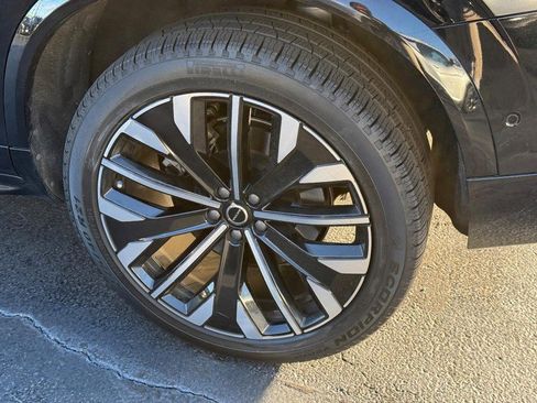 Certified 2025 Volvo XC90 B6 Plus image 8