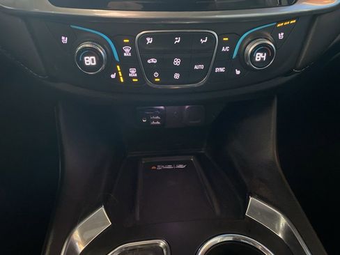 Used 2023 Chevrolet Traverse Premier image 8