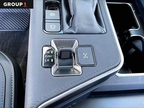 Used 2024 Lexus GX 550 w/ Accessory Package (Z1) AWD/4WD image 32