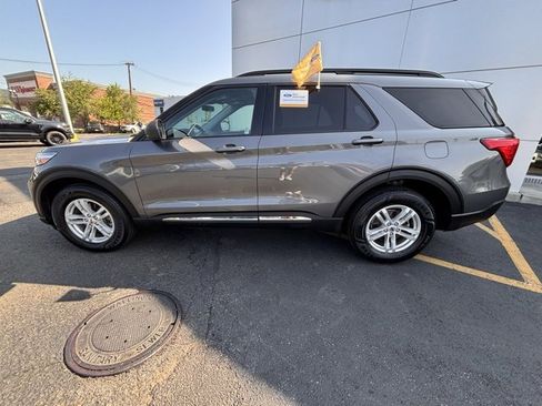 Certified 2022 Ford Explorer XLT image 4