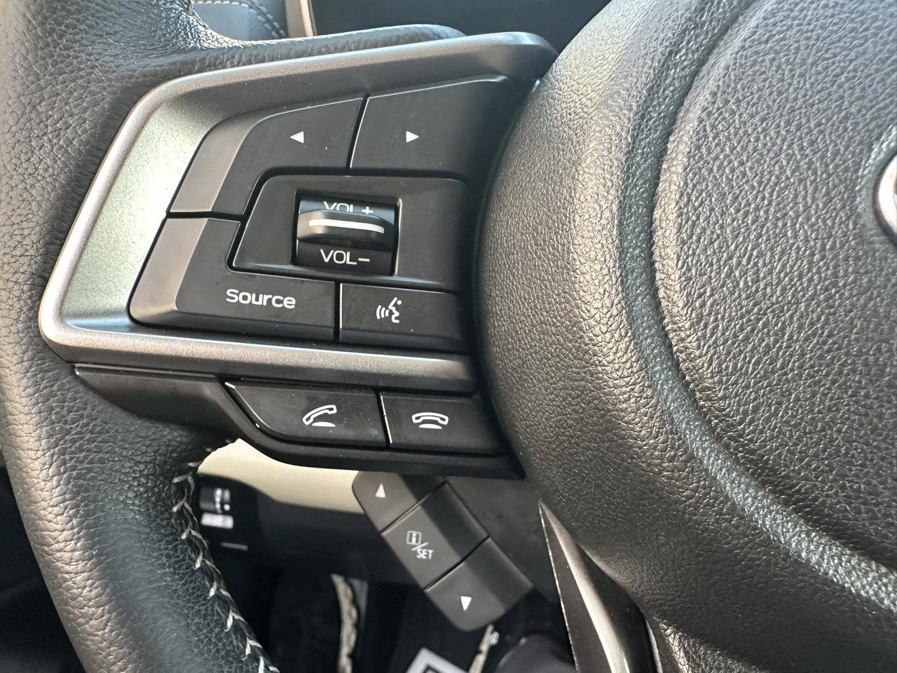 Used 2022 Subaru Ascent Limited w/ Technology Package AWD/4WD image 9