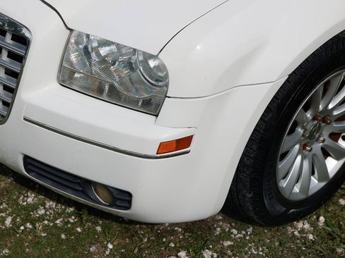 Used 2010 Chrysler 300 Touring RWD image 32