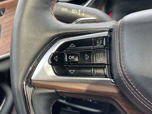 Used 2024 Jeep Grand Cherokee L Summit w/ Advanced Protech Group IV AWD/4WD image 39
