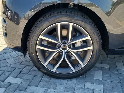 New 2026 Land Rover Range Rover Long Wheelbase SE AWD/4WD image 13