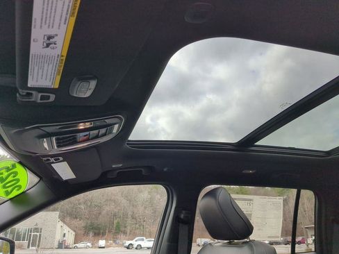 Used 2025 Jeep Grand Cherokee L Limited w/ Black Appearance Package image 12