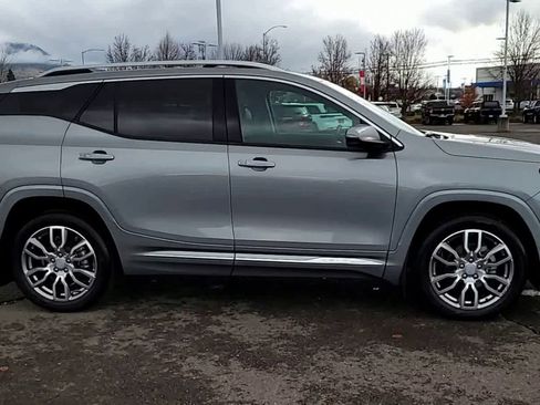 Used 2023 GMC Terrain Denali w/ Denali Premium Package image 9