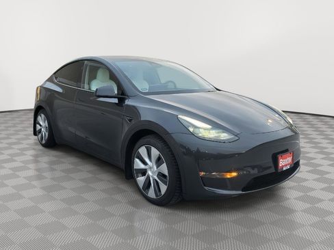 Used 2024 Tesla Model Y Long Range AWD/4WD image 1