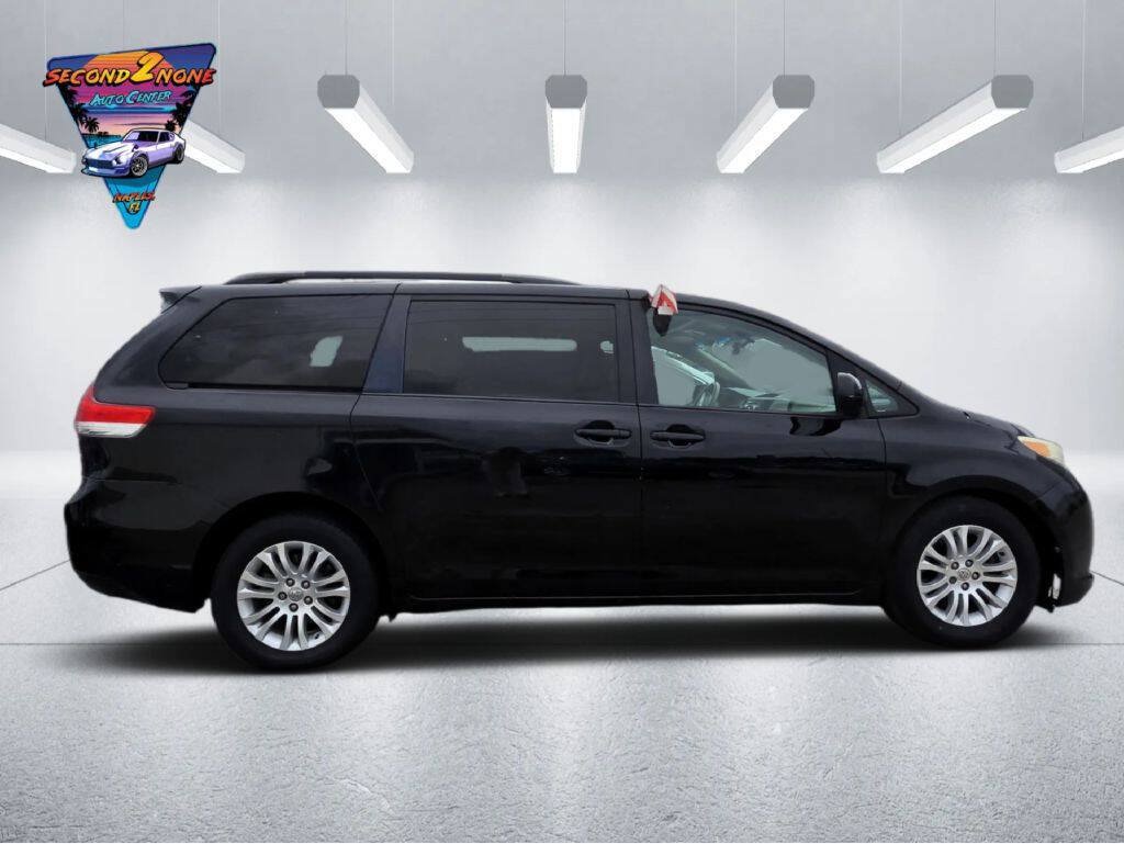 Used 2014 Toyota Sienna XLE FWD image 4