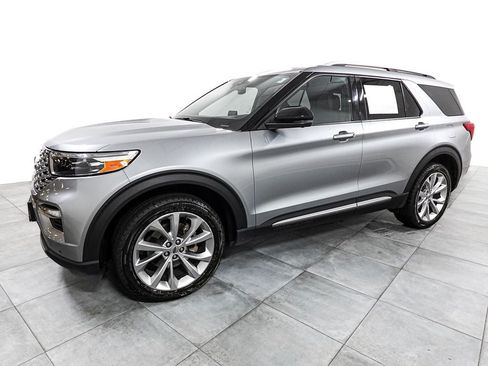 Certified 2023 Ford Explorer Platinum w/ Technology Package AWD/4WD image 4