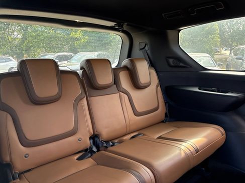 Used 2025 Nissan Armada SL RWD image 11
