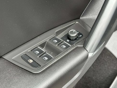 Used 2020 Volkswagen Tiguan SE AWD/4WD image 16