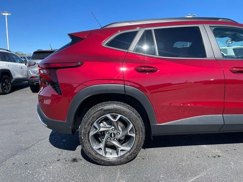Used 2025 Chevrolet Trax LT FWD image 26