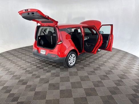 Certified 2022 Kia Soul LX FWD image 15