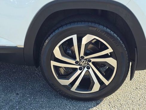 Used 2020 Volkswagen Atlas Cross Sport SEL Premium AWD/4WD image 34