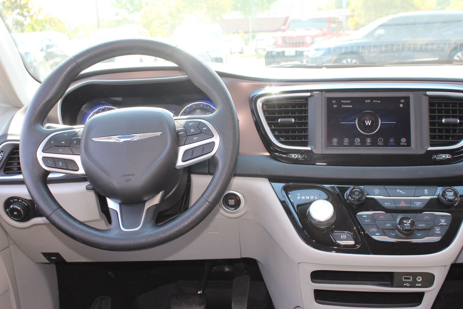 Used 2019 Chrysler Pacifica Touring Plus w/ Tire & Wheel Group FWD image 22