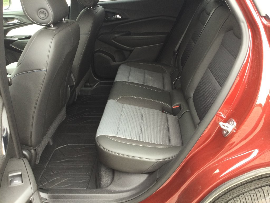 Used 2024 Chevrolet Trax LT w/ Driver Confidence Package FWD image 25
