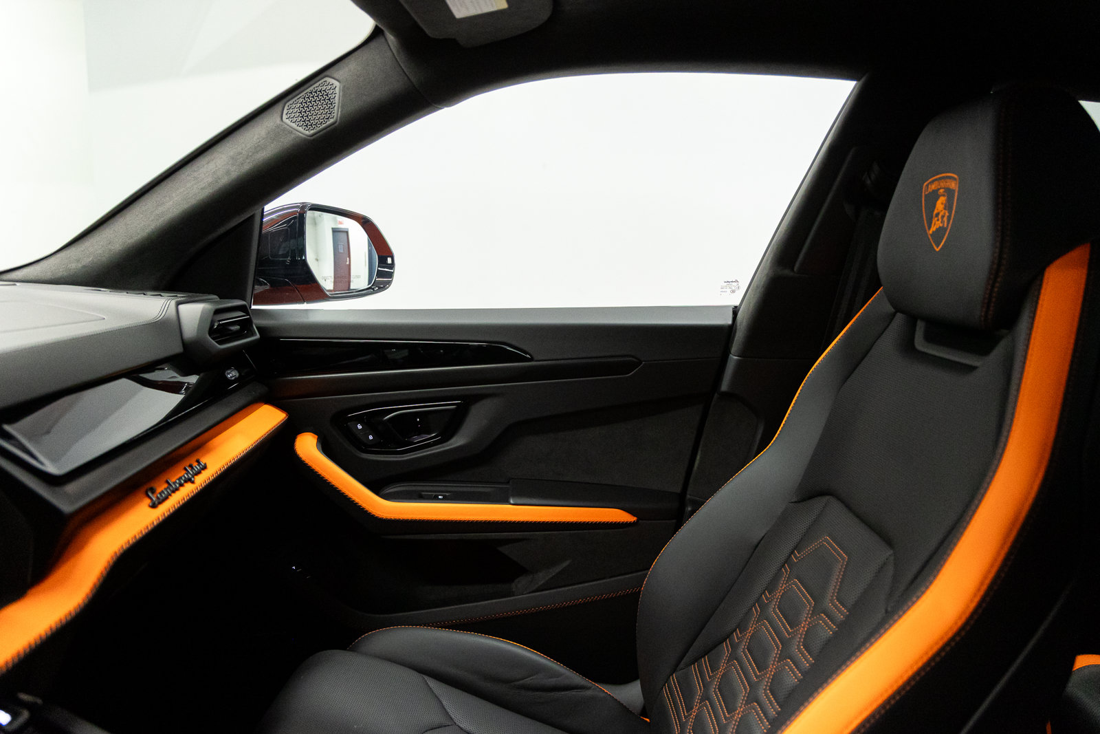 Used 2025 Lamborghini Urus S AWD/4WD image 40